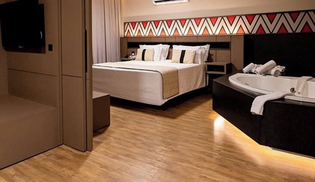Refined Master Stay | Free Breakfast, Pool Bar & 5 mi to Three Borders