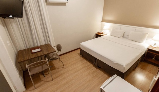 Renovated Historic-Style Room Perfect for Exploring Downtown’s Best Spots