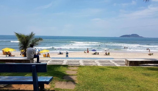 Rest 100m from Tombo Beach, pet friendly with WI-FI