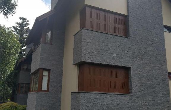 Rosa Edifício Bavária in Gramado