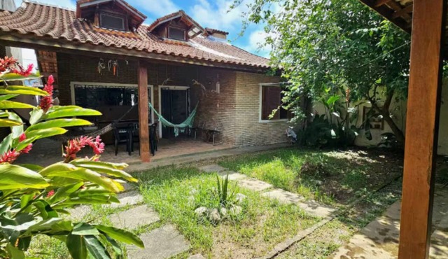 Rustic house 200m from the sea in Itaguá - Ubatuba (SP) sleeps up to 12 people comfortably.