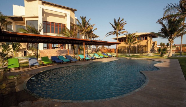 Seaside Retreat w4 Bedrooms and Pool