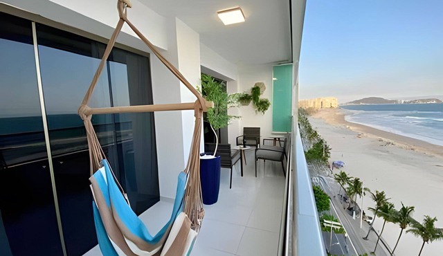 SHB - Sun and Sea: Your Seaside Retreat