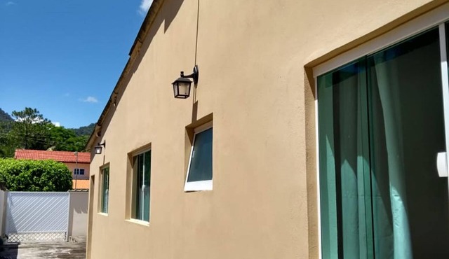Single-story house in Peruíbe, 5 minutes from the center, beautiful view, close to everything.