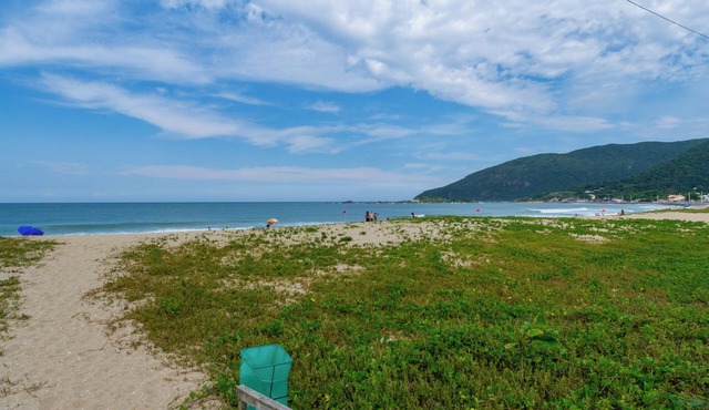 Sobrado Pé na Areia na Praia da Armação P143
