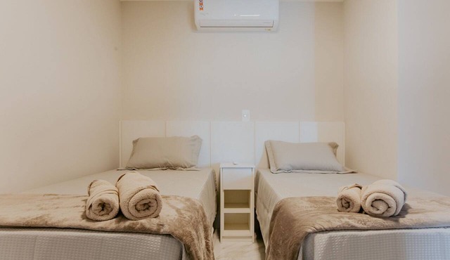 Sophisticated 3-bedroom apartment 100m from the sea on Praia do Morro beach.