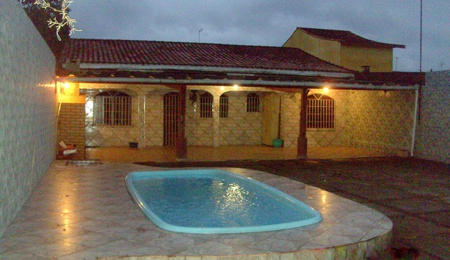 Spacious 2-bedroom house with pool.