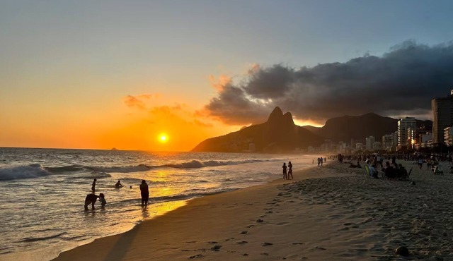 Spacious 5-bedroom apartment in Ipanema, Rio de Janeiro with AC in Rio de Janeiro