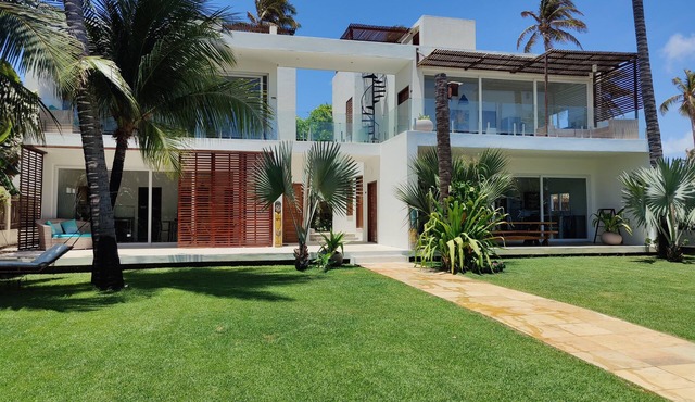 Spacious apartment – with a lot of privacy - in a small-scale exclusive condo. in Guajiru Trairi