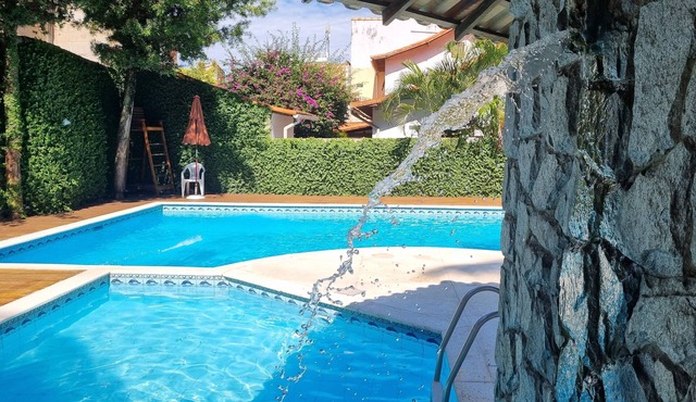 Spacious apartment 5 minutes from Praia do Forte beach, with parking space and swimming pool.