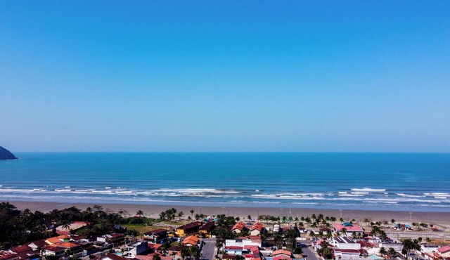 Spacious house with heated pool, 400 meters from the beach *SPECIAL PRICES* in Bertioga