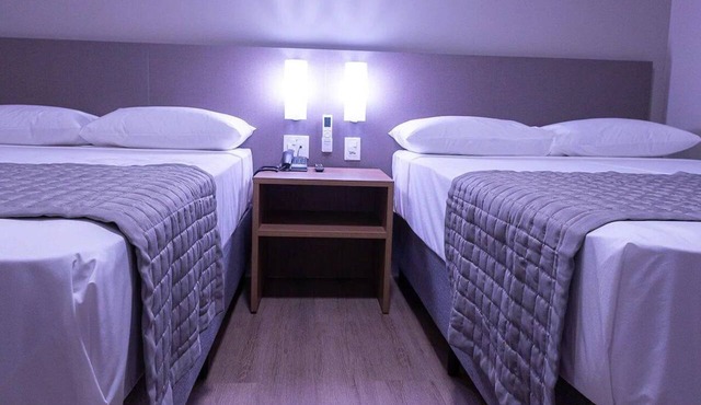 Standard Twin Bed Room | Pet-Friendly | 0.5 Mi from Igreja Matriz Tower