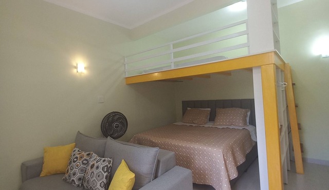 Studio 309, Lapa, close to everything that matters in Rio. Air conditioning, kitchen, and balcony!