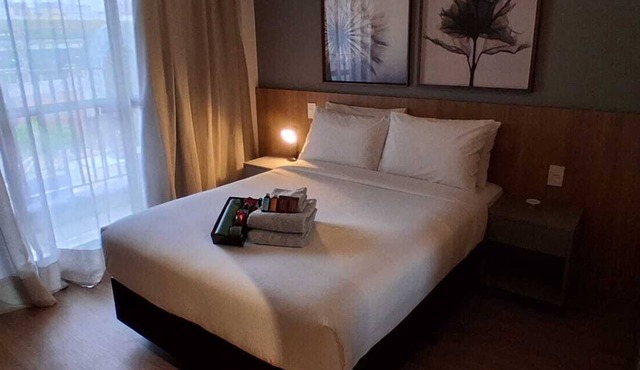 Studio Aronni next to Ibirapuera Shopping Mall