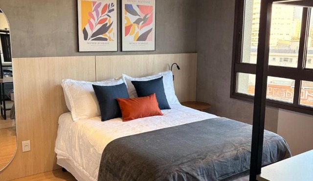 Studio moderno, perto de tudo com garagem e ar