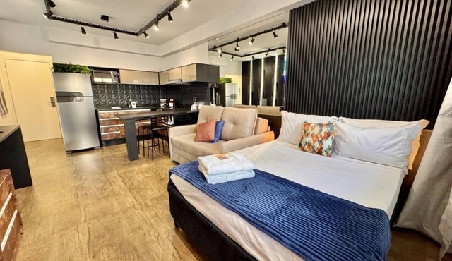 Studio reformado no Batel para 4, piscina aquecida e Shopping Curitiba em frente