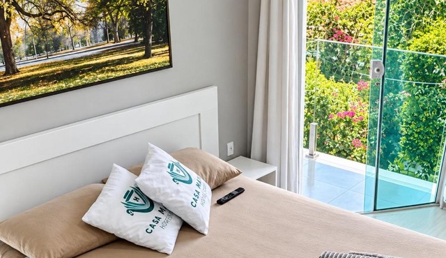 Suíte Conforto com AR, TV e sacada em Florianópolis