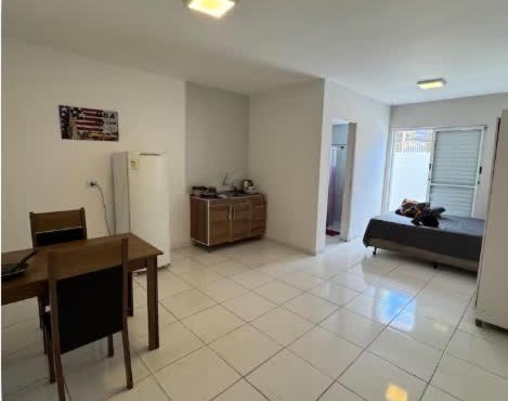 Suite com sacada proximo ao centro e aeroporto