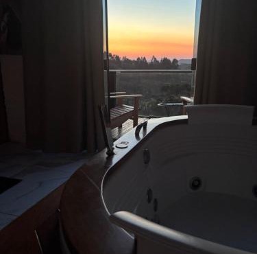 Suite Piscina térmica e Banheira Jacuzzi a 20km de Ctba