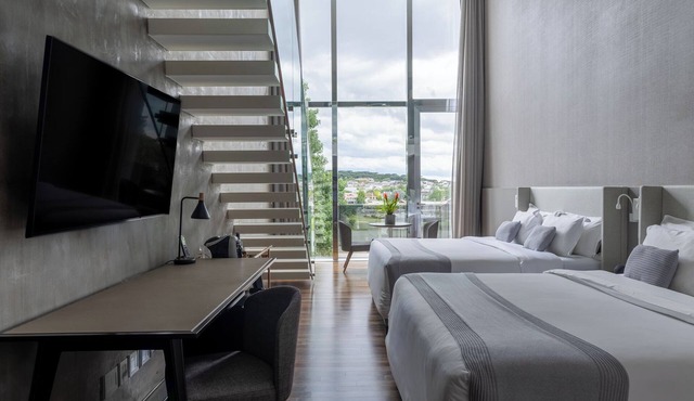 Suryaa Hotel Pinhais, Curio Collection by Hilton