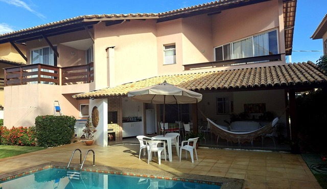 The beach is ready to welcome your family. in Camaçari
