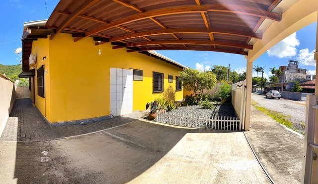 The house offers space for 11 guests, is spacious and well-ventilated.