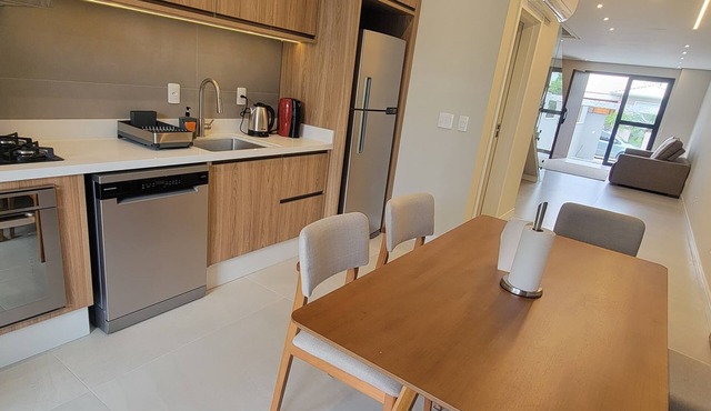 Tranquil 3 Suite Home With Ocean Breeze in Prime Location!