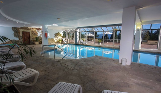 Triple Lake View Stay | Free Breakfast & Onsite Spa | 0.3 Mi to Playa Melipal