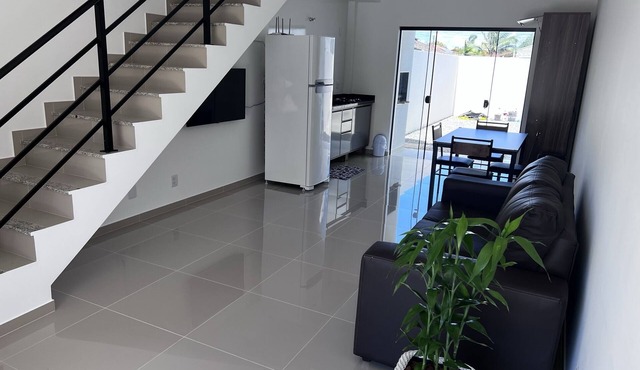 Two-story house 450m from the sea in Brisas de São Chico.