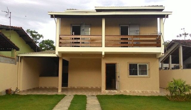 Two-story house on Martim de Sá beach for 22 guests. in Caraguatatuba