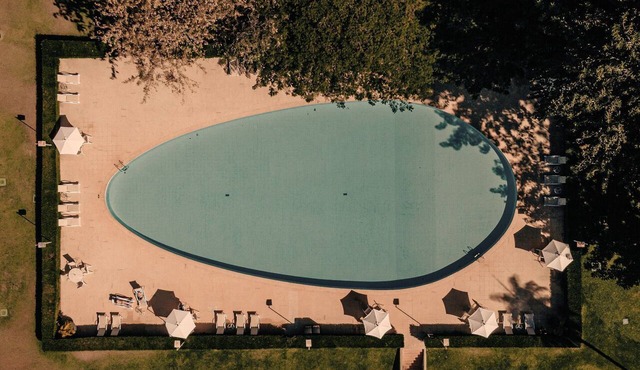 Unwind in a Sleek Minimalist Stay with Balcony | Free Breakfast & Parking in Brasília