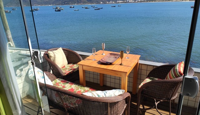 Viewpoint in Floripa! Beautiful house just a few meters from the sea, ideal for families!