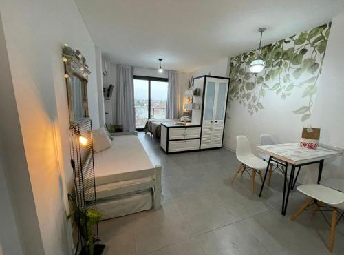 Visitá zona sur Acogedor estudio Parking Piscina,Laundry Cercano a Ezeiza y CABA in Remedios de Escalada