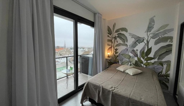 Visitá zona surCálido estudio piscina, parking ,laundry Cercano a Ezeiza