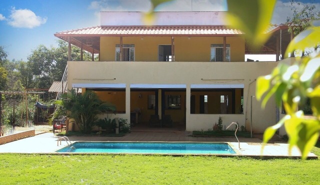 Welcoming property, easy access with swimming pool.