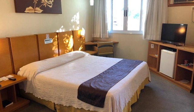 Well-Appointed Room w/Outdoor Pool + Free Breakfast | Multiplex Palladium -2 mi