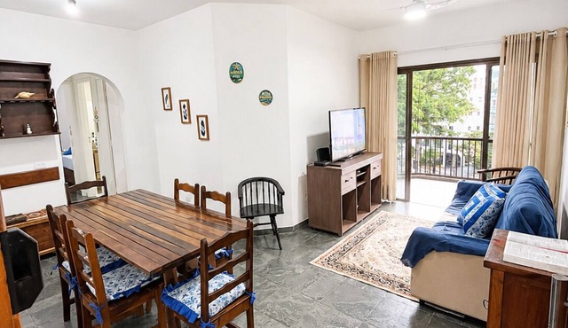 Your perfect retreat in Guarujá, just steps from the sea.