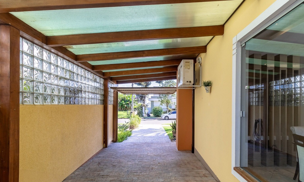 Jurere Internacional Apartment | Duplex House w/Pool, 850m From the Beach Rdt0124