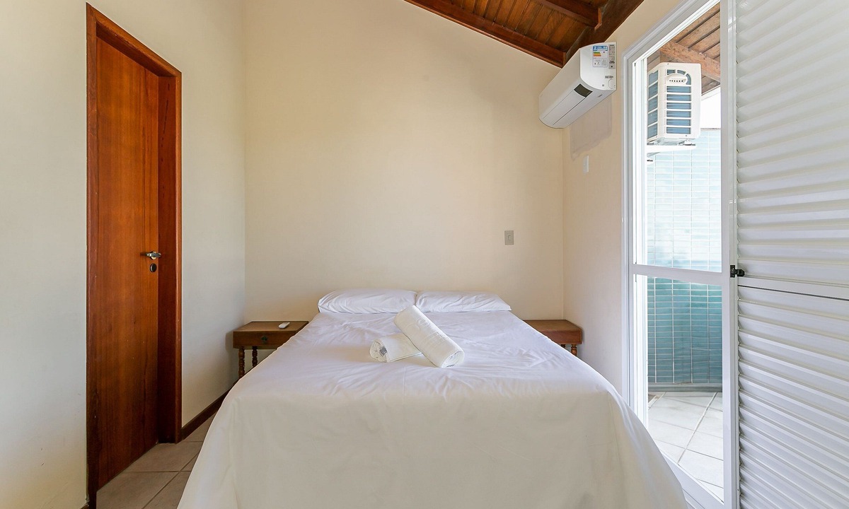 Cachoeira do Bom Jesus Apartment | Cozy Two-story House Just 120m From the Beach! EDE
