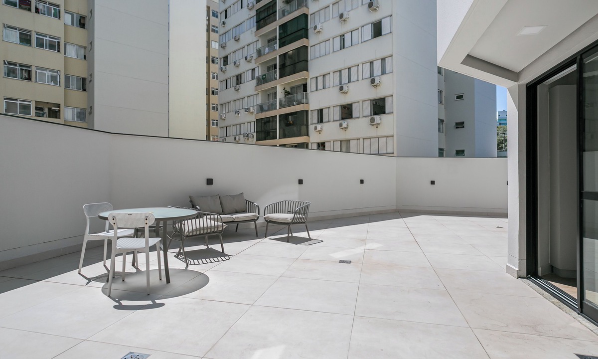 Centro Apartment | The Bridge by Viva - Prédio com piscina no terraço e academia em Floripa