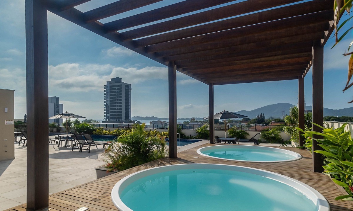 Praia da Armacao do Itapocoroi Apartment | Estadia completa com piscina a 400m da Praia da Armação - SKL
