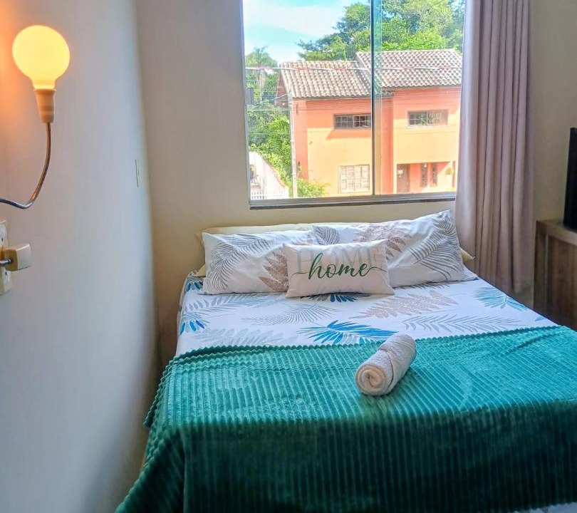 Meia Praia Apartment | Quarto em Casa da Mih 3 km do Aeroporto , 1 km da Praia
