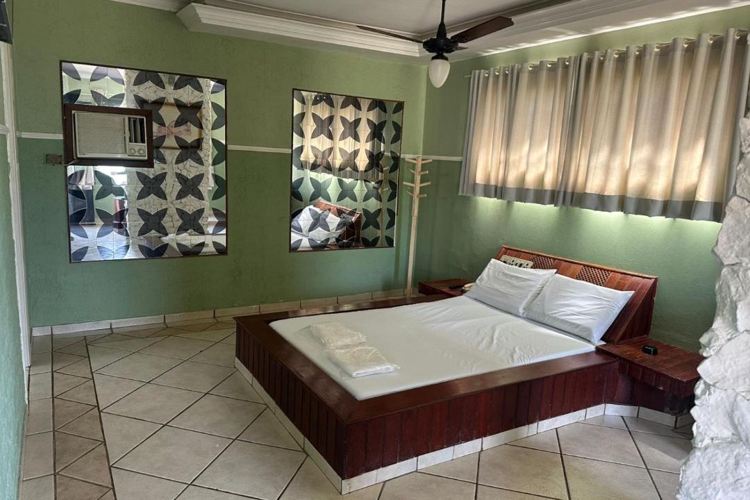 Jacarezinho Hotel | Johnnys hotel motel