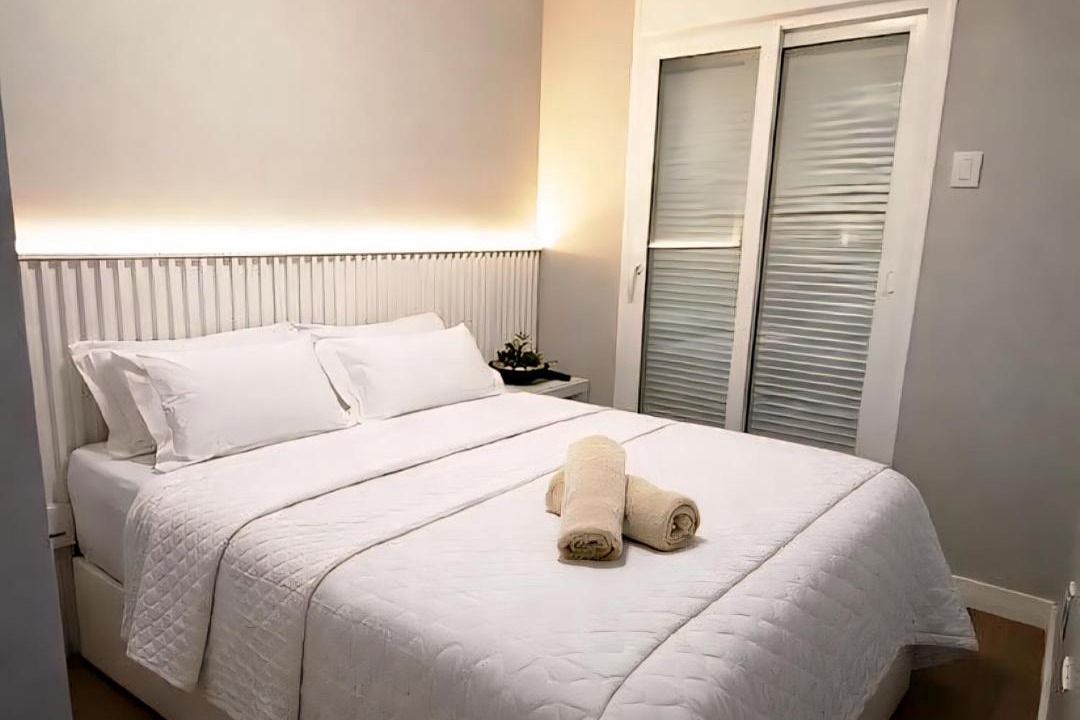 Centro Apartment | Apto Top , ótima Localização, 4 min de carro da rua coberta Piscina térmica, academia, até 4 hospedes