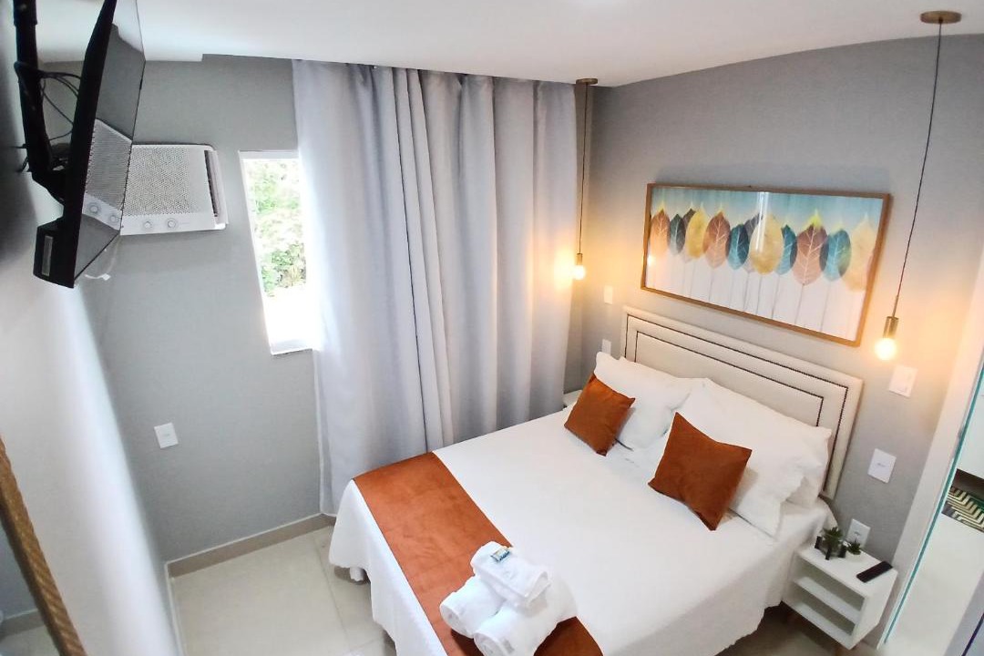 Guaratiba House | Casa c AR - condomínio prox ParkShopping Cpo Grande a 30 minutos do Recreio, c 2 TVs Smart de 50 e 43 polegadas-varanda privativa- cozinha completa e séries liberadas - CS4