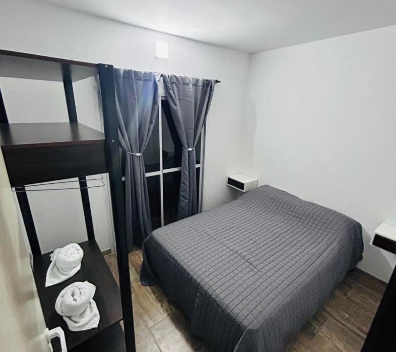 Spegazzini Apartment | Departamento ESTRADA ideal para pasajeros en tránsito, viajes laborales o estadías cortas Ubicado en Ezeiza, a solo 20 minutos del Aeropuerto Internacional Ministro Pistarini, ofrece comodidad y practicidad para hasta 4 personas