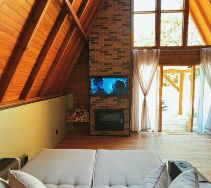 Aguas Mornas Ski Chalet | Recanto do Tabuleiro chalé com hidro, lareira, churrasqueira e cozinha perto de floripa