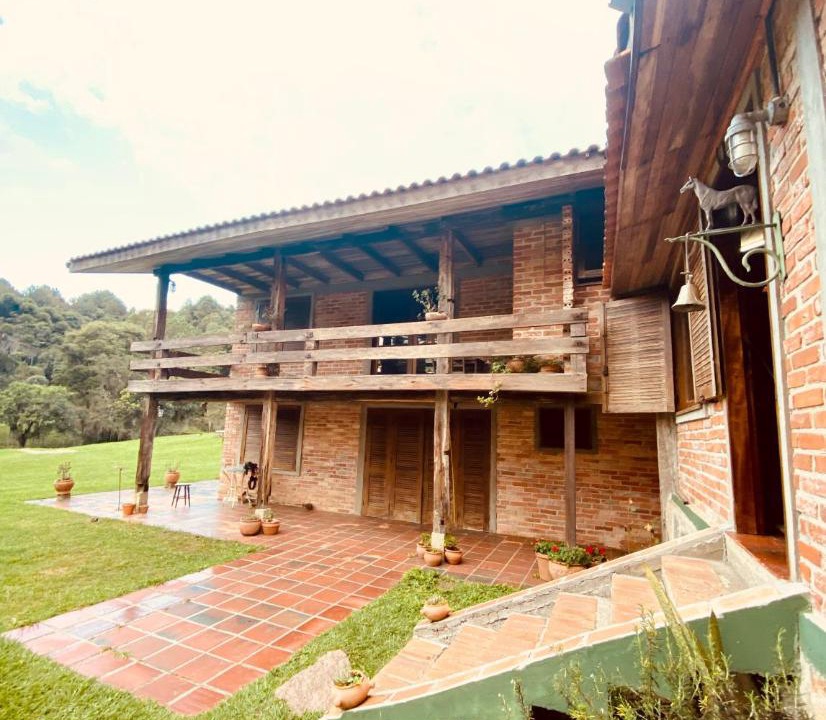 Quatro Barras House | Chácara da Mainha - lazer e eventos a 30 km de Curitiba - Casa com 5 quartos 380m2 em 22 alqueires em meio a natureza preservada