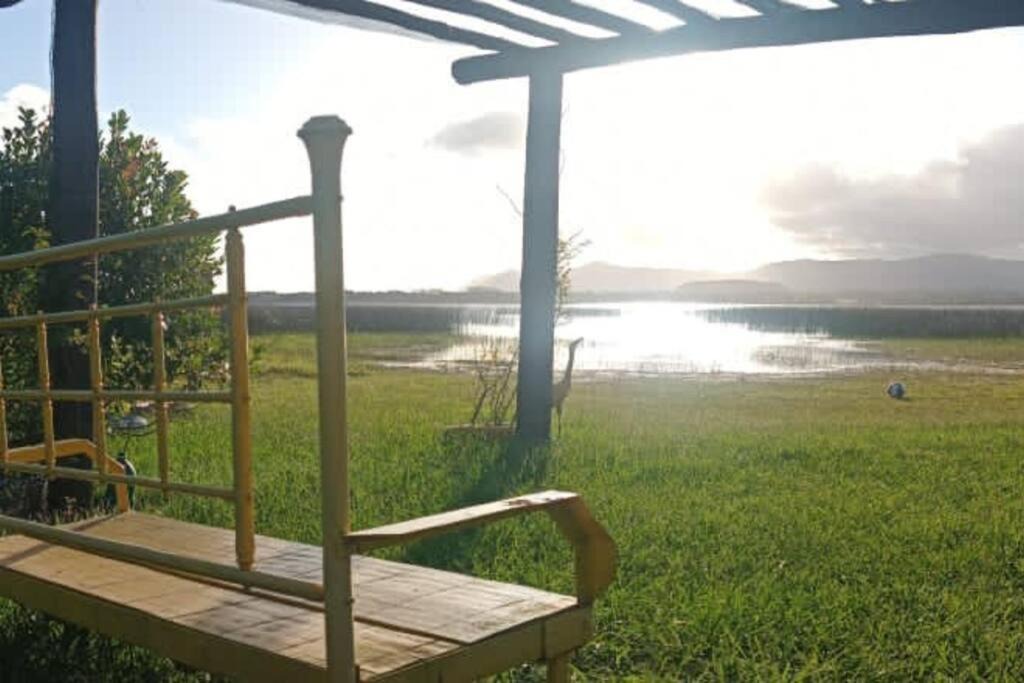 Osorio House | Casa na lagoa do Palmital com acesso à lagoa na propriedade e localizada apenas a 13 km da praia de Atlântida Sul e do Centro de Osório Lugar com Natureza-Wi-Fi 1 cama de casal e um beliche 2 solteiros