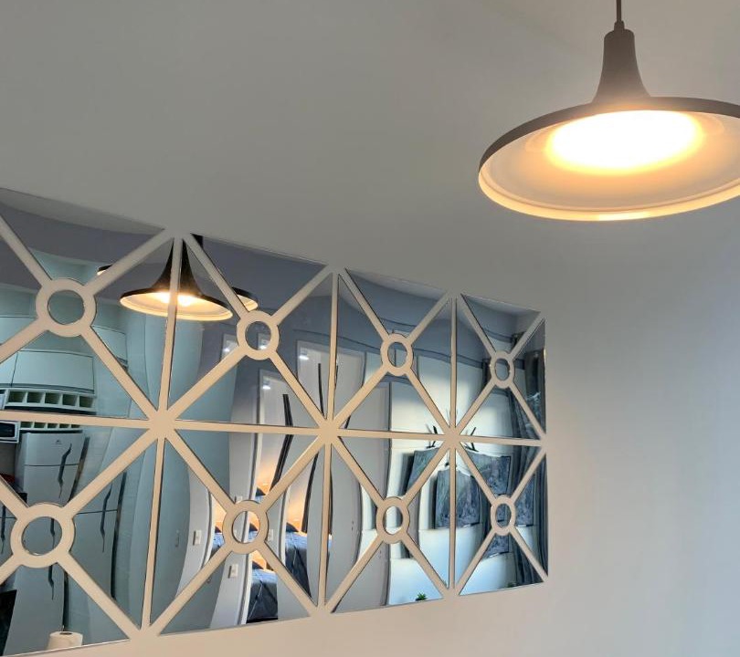 Bigorrilho Apartment | 707- Apartamento Encantador, amplo e decorado, quarto, sala, cozinha, mobiliario moderno, cozinha completa com utensílios , Excelente vista da cidade e localização privelegiada no bairro Bigorrilho